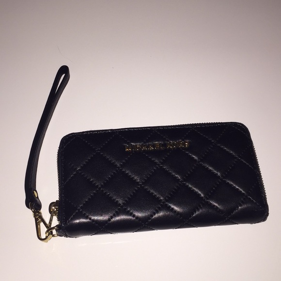 Michael Kors Handbags - Michael Kors quilted wallet/wristlet
